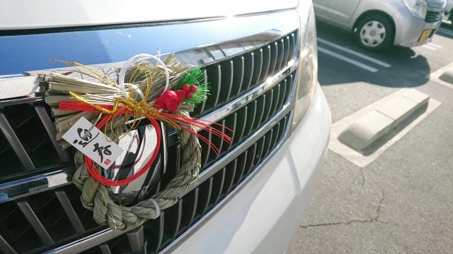 鏡餅を車に飾ることはあり？なし？地域による差や置き方の注意点