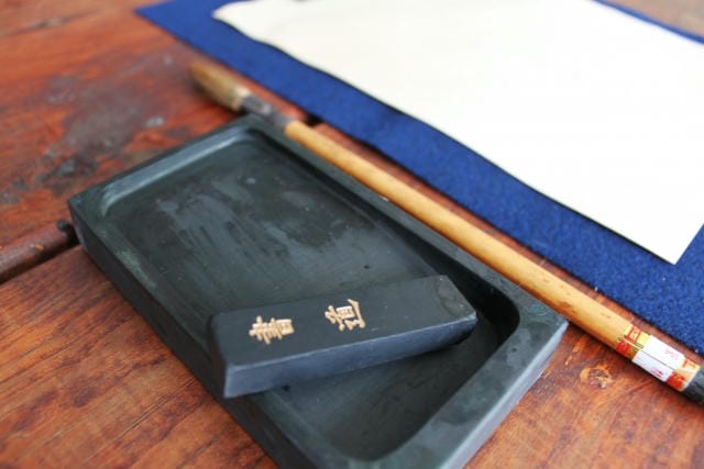書き初めの用紙はどこに売ってる？主要な取り扱い店舗と代用方法
