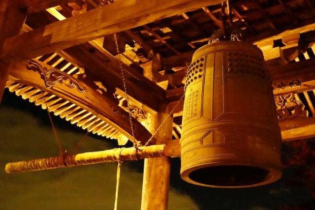 喪中に除夜の鐘を聞きに行っても大丈夫？鐘の音の仏教的な意味