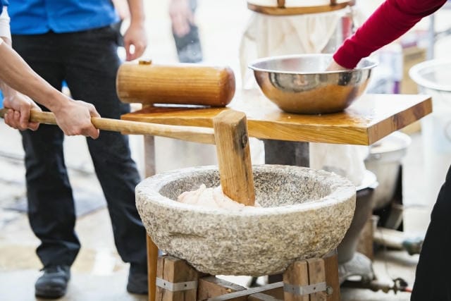 餅つきは大安に行うが良い？縁起の良い日取りと年末のスケジュール