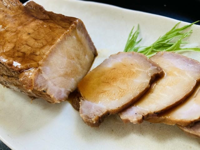 正月にチャーシューを食べるのはなぜ？おせちの肉料理の謎と理由