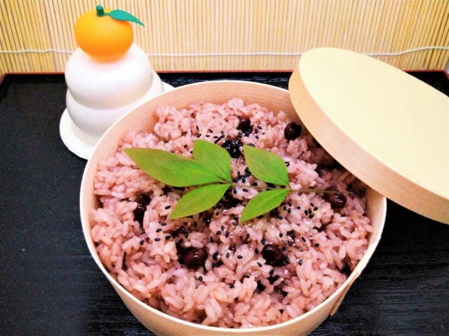 正月に赤飯を食べる地域はどこ？赤米から始まった神事と魔除けの文化