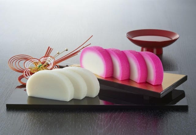 正月のかまぼこが高い理由とは？普段との品質や原材料の違いについて